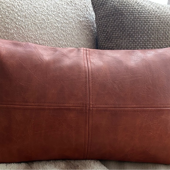 Pallet Pull- Dark Saddle Faux Leather Kidney Accent Pillow Cover NEW - Picture 2 of 6